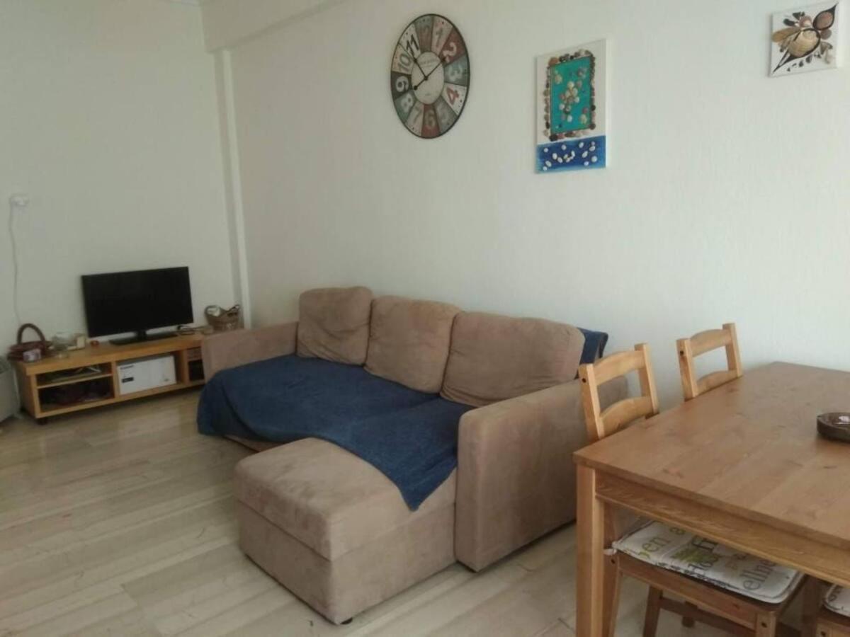 Square 2 Apartment Komotini Bagian luar foto